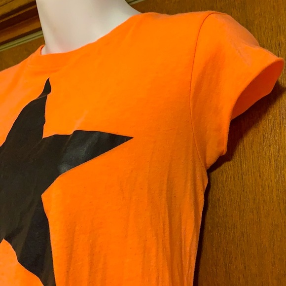 Black Star Tee with Fridges at Bottom 🖤 - Picture 4 of 5